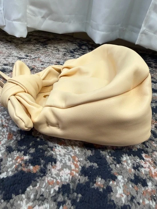 NWOT Mango ‘Small Knot Bag’ w/ Shoulder Strap in “Vanilla” Vegan Leather - Picture 13 of 16